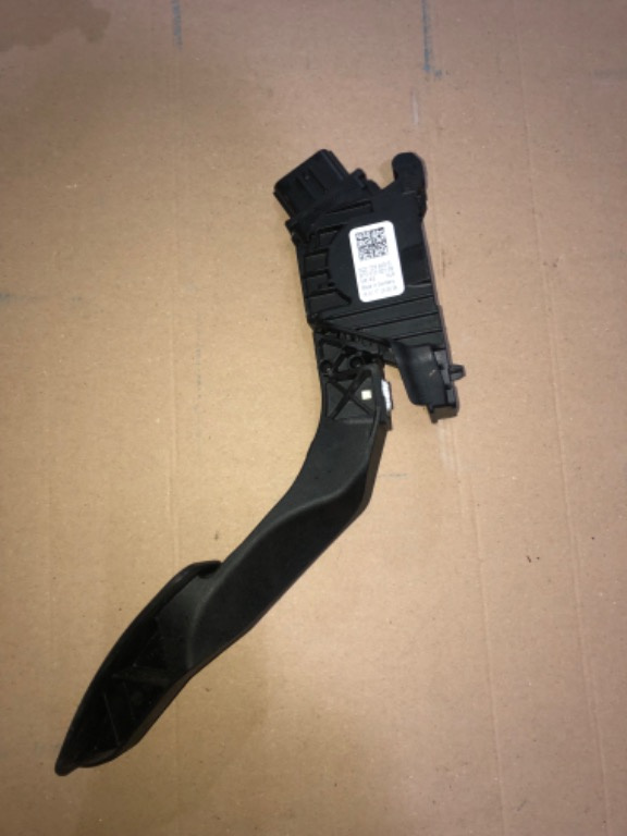 Pedala acceleratie Volkswagen Passat B8 5Q2723503D