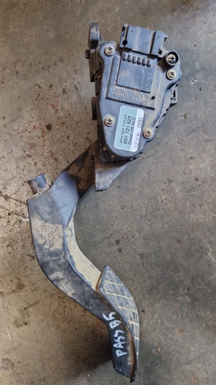 Pedala acceleratie VW Passat B5 cod 8D1 721 523