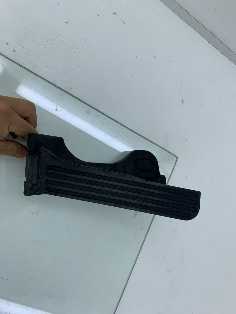 Pedala acceleratie VW TOURAN CFHF 2010-2015 D7-7-8 1T1723503N DezP: 25611