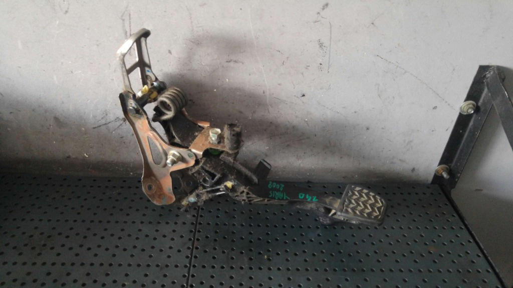 Pedala ambreiaj 1.4 d toyota yaris p9