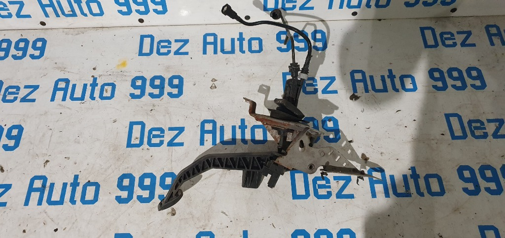 Pedala ambreiaj cu cilindru Ford Focus 2 cod: 4M51-7B633-AN