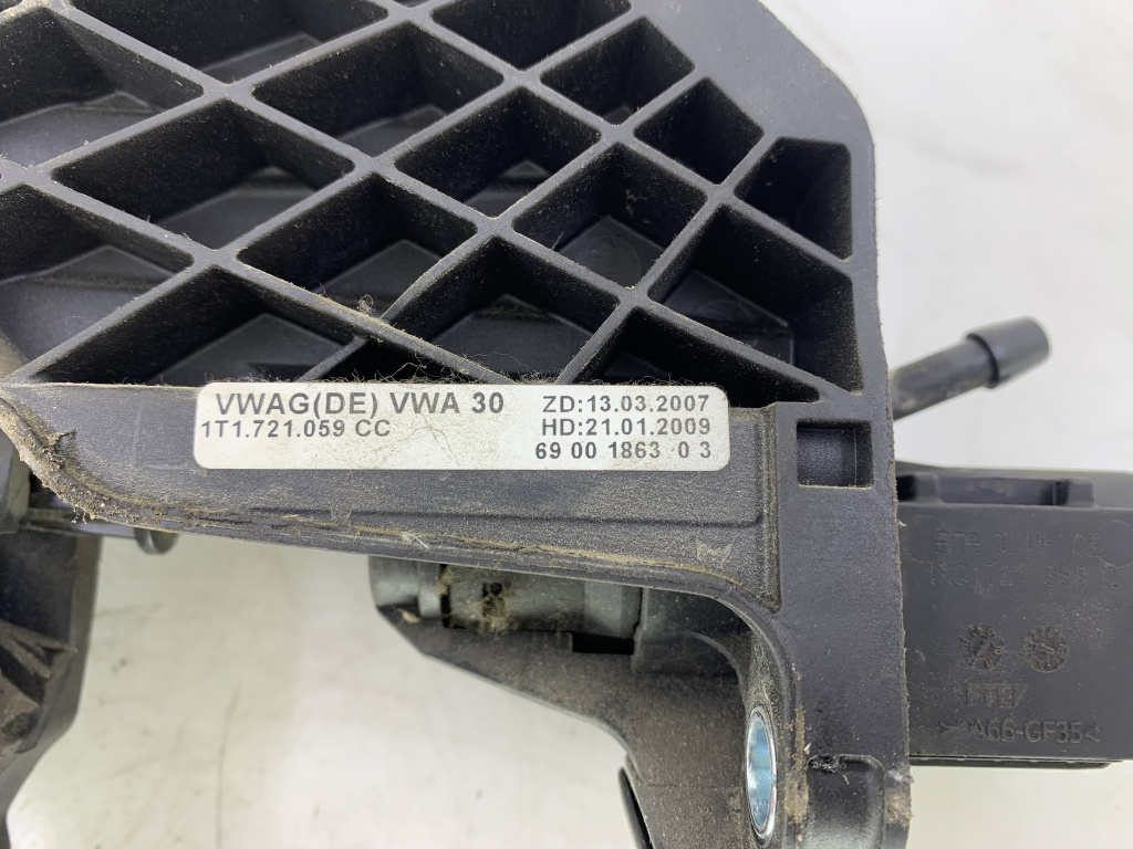 Pedala ambreiaj VW CADDY 2.0 1T1721059CC
