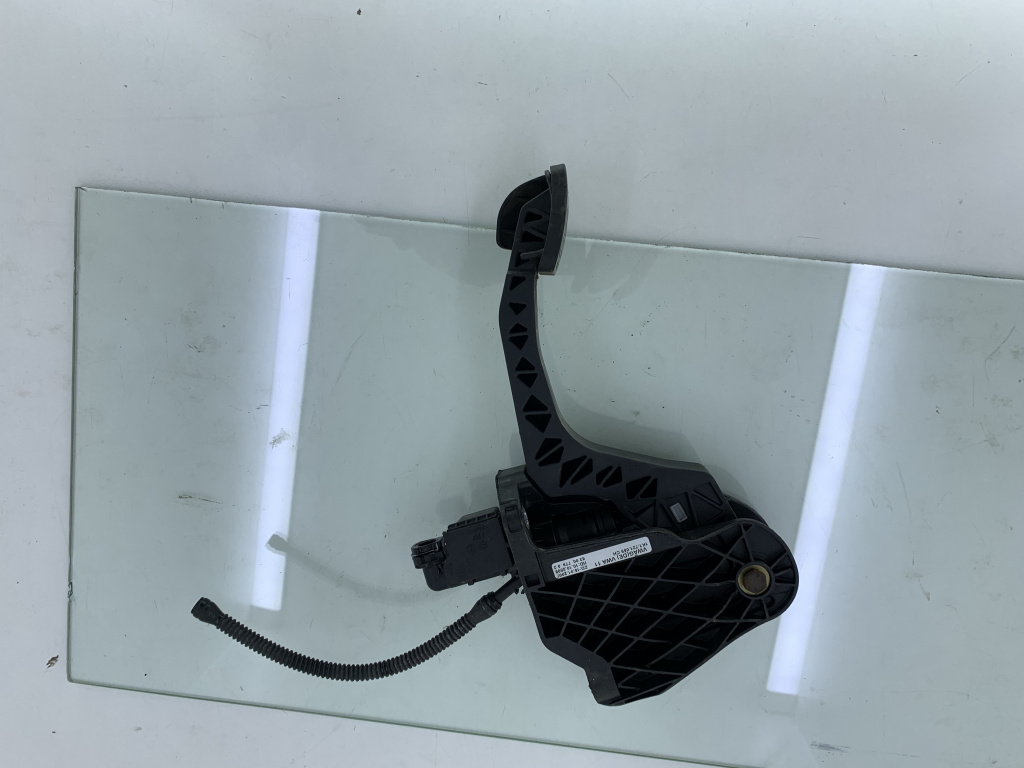 Pedala ambreiaj VW GOLF 6 CBDC 2008-2013 D7-7-9 1K1721059CH DezP: 28650