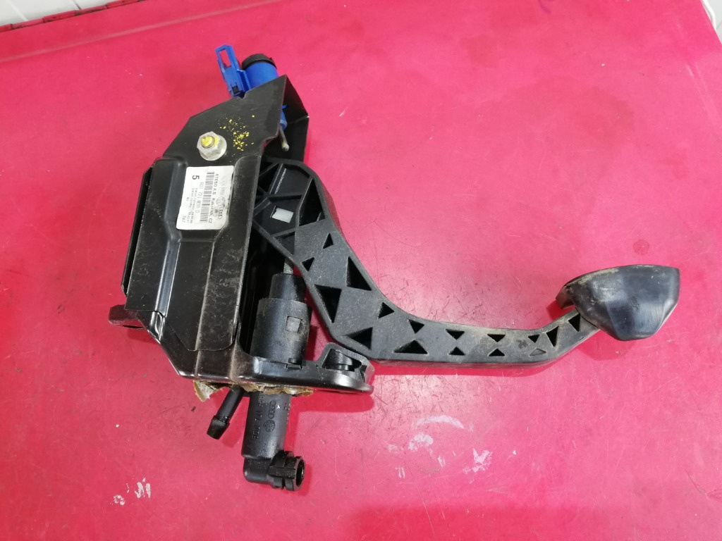 Pedala cu cilindru ambreiaj Skoda Fabia 1.4 16v
