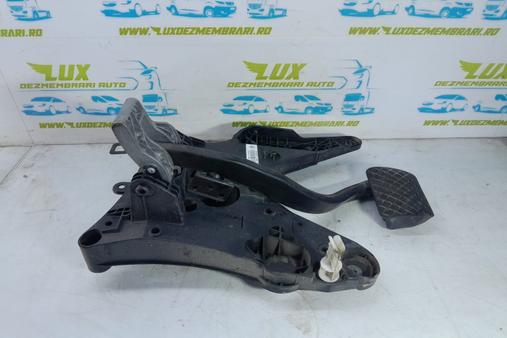 Pedala frana 3,0 diesel 7p0723117b Volkswagen VW Touareg generatia 2 7P [2010 - 2014]