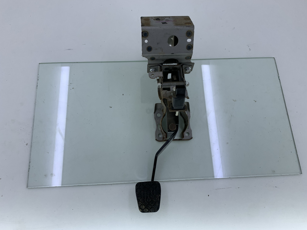 Pedala frana Mazda 6 RF7J - 2.0 - E4 2002-2007 DezP: 29588