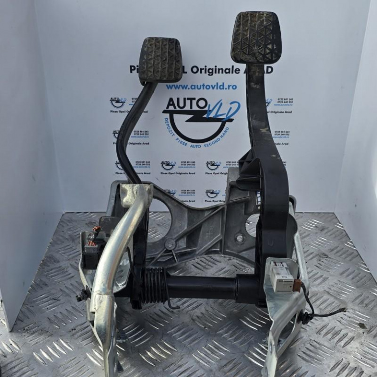 Pedale ambreiaj frana Opel Signum 2003-2008 24401376