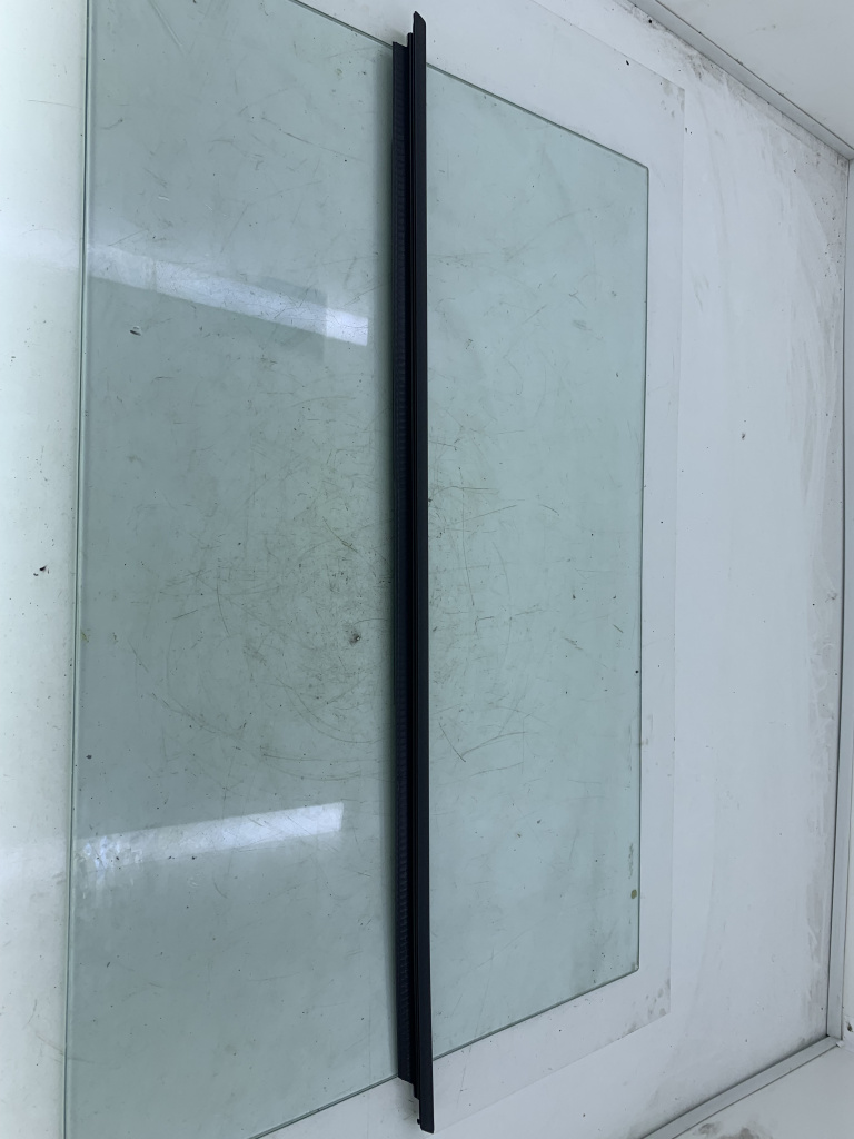 Perie geam usa stanga spate BMW Seria 2 U06 2014-2021 51357452357 DezP: 34466
