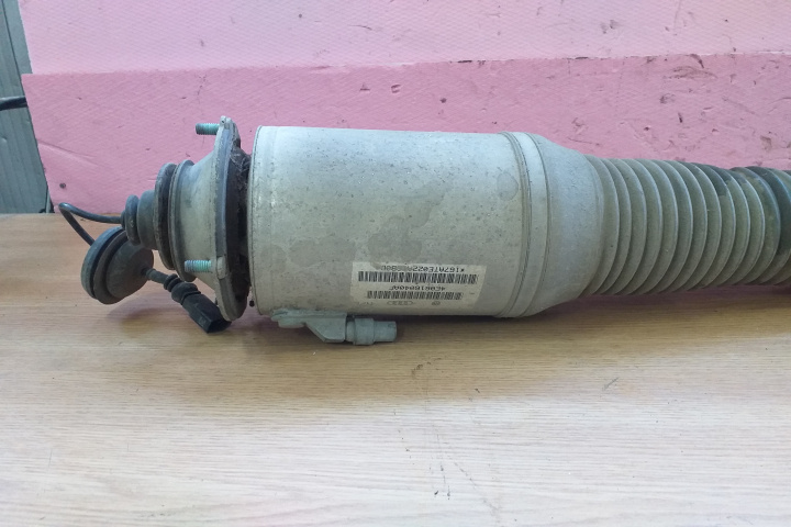 Perna aer spate dreapta Audi A8 D3 4E061