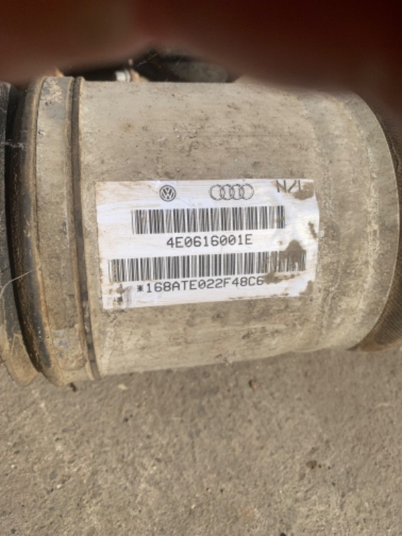 Perna aer stanga spate, Audi A8 (4E) 3.0 tdi, cod 4E0616001E