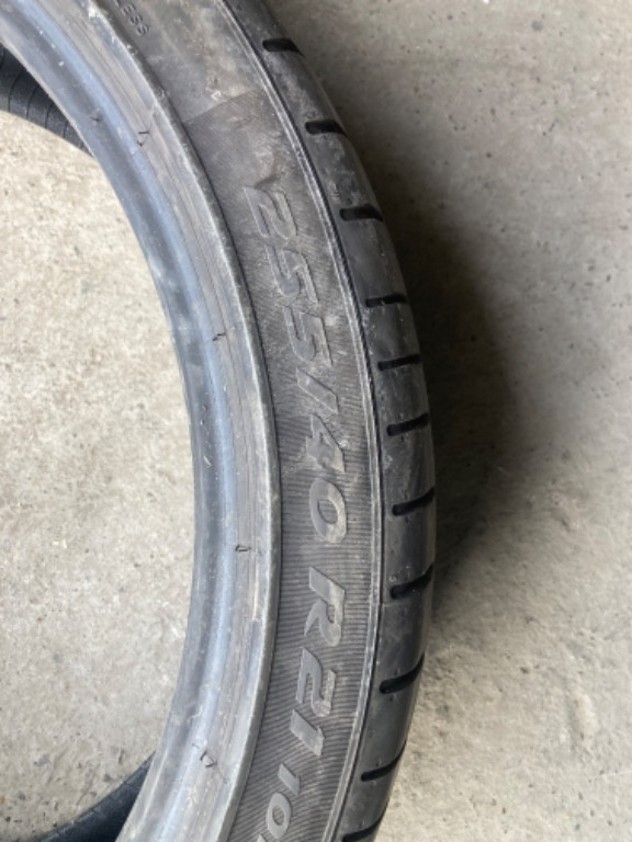 Pirelli 255 / 40 R21  Dot 2019