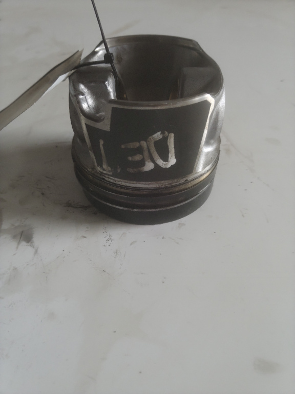 Piston Audi A4 an 2019 cod piesa 04L107065R