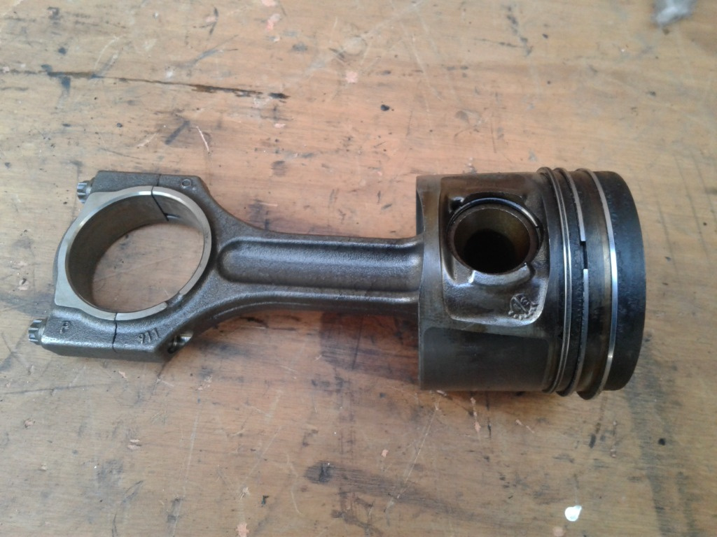 Piston + biela BMW Seria 3, E90, E91, E92, E93, 2.