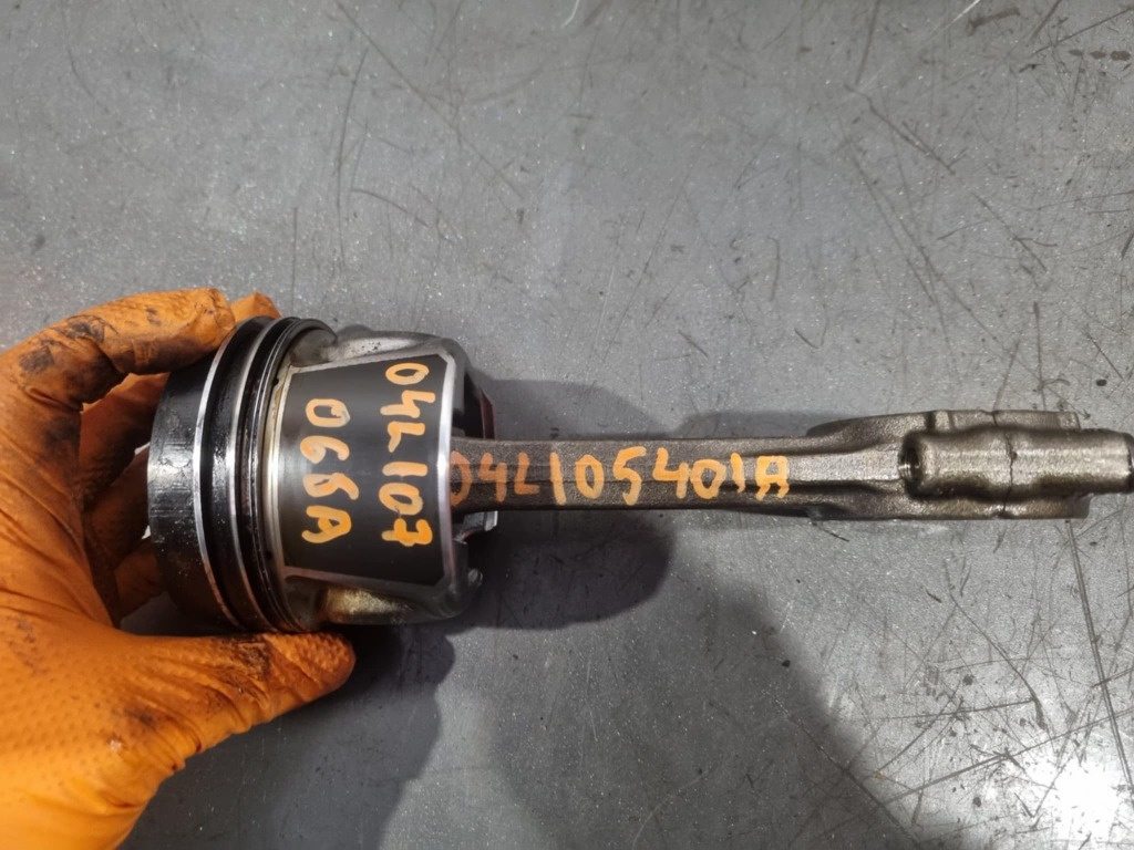 Piston cu biela 04L107065A / 04L105401A 