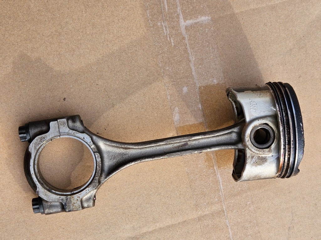 Piston cu biela toyota aygo 1.0 benzina 2015 - 2019