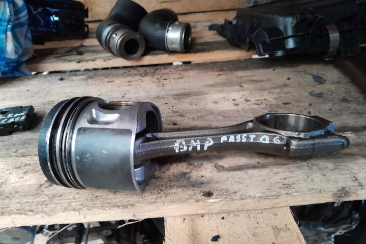 Piston motor 2.0 BMP Volkswagen VW Passat B6 [2005 - 2010] wagon 5-usi 2.0 TDI MT (140 hp)