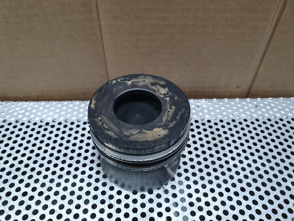 Piston Volkswagen Golf 5 (1K1) 2.0 BKD 2005