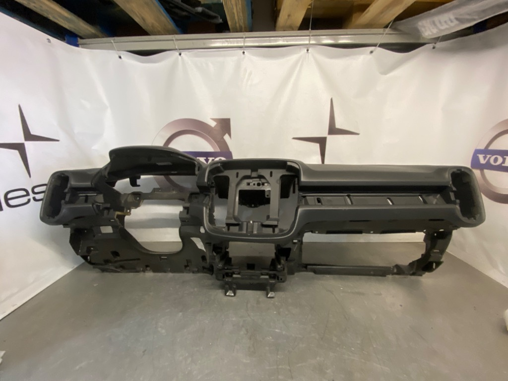 Planșă de bord Volvo xc40 2017-2025 31442563 31442543 (restaurată)