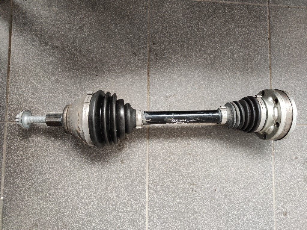 Planetara stanga OEM Vw Tiguan/Passat B8 Cod: 3Q0407271N