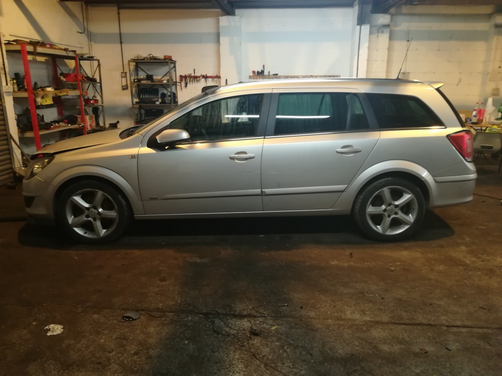 Planetara stanga Opel Astra H 2008 Station Wagon / BREAK 1.9 CDTI