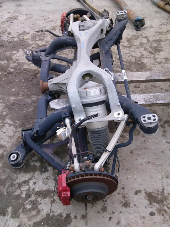 Planetara stanga spate Audi Q7 3.0 d an 2008.