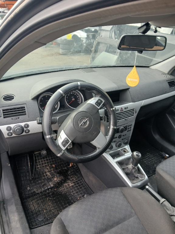 Plansā bord Opel astra h an 2006