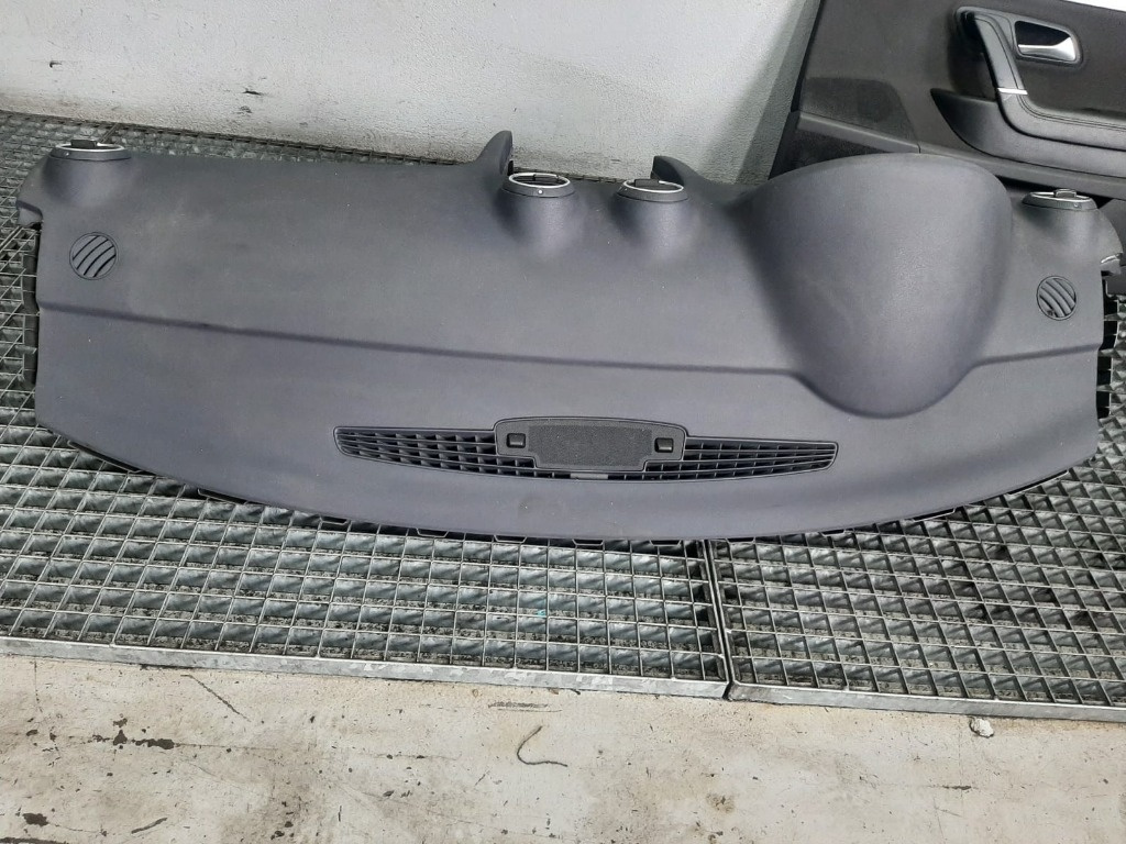 Plansa bord albastra audi a3 8p