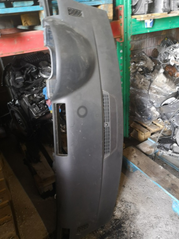 Plansa bord Audi A4 B7 de Europa