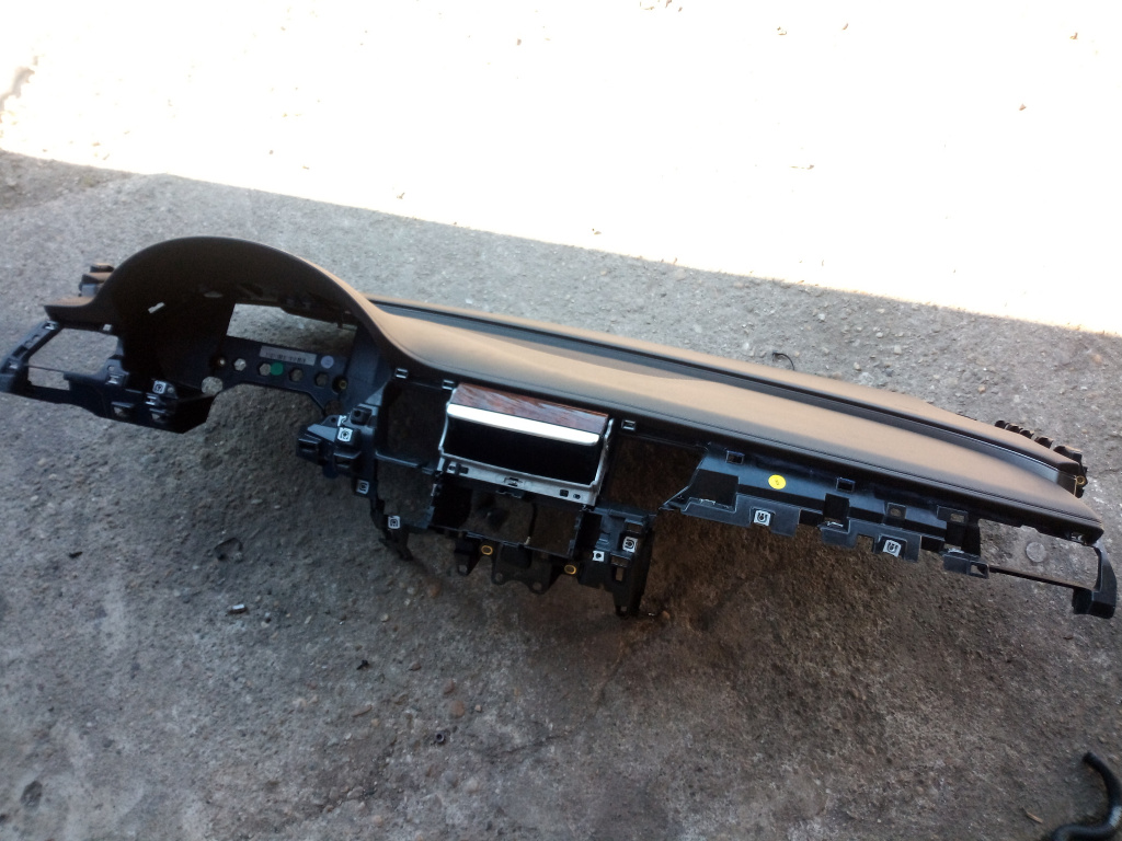 Plansa bord Audi A8 4H D4 de pe masina cu volan pe stanga