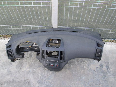 Plansa bord cu airbag hyundai i30 an 2007-2012