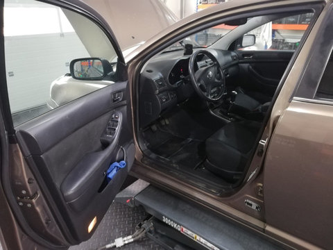 Plansa bord cu airbag pasager Toyota Avensis T25