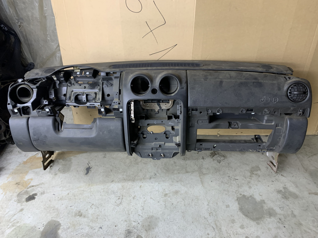Plansa bord Jeep Cherokee KJ 99B / R425DOHC 2001-2008 DezP: 30394
