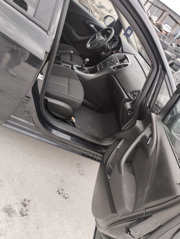 Plansa Bord Opel Astra J an break an fab