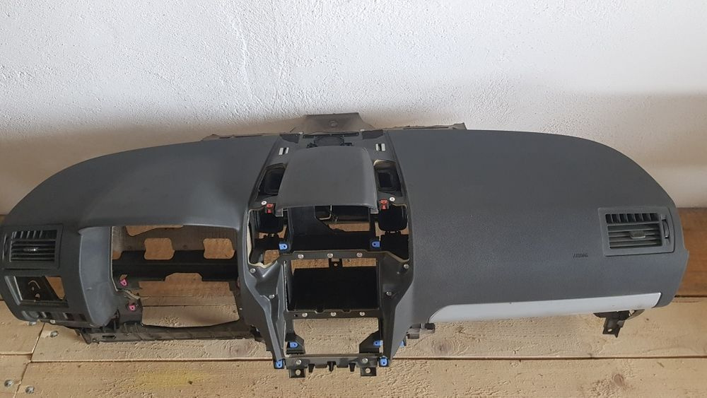 Plansa bord Opel Zafira B 2005-2014 dezmembrez VLD1749