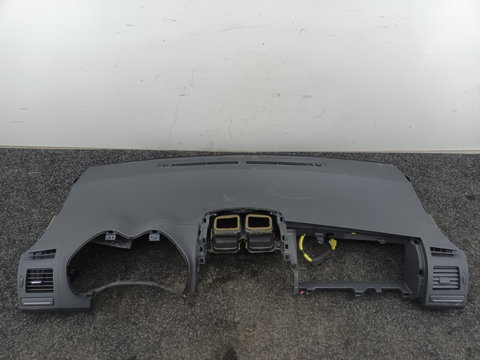 Plansa bord Toyota AURIS 1.6i / 1ZR-FAE 2007-2012 DezP: 19565