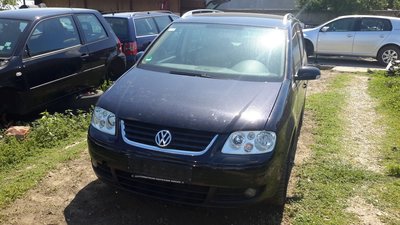 Plansa bord Volkswagen Touran 2004 hatchback 2.0td