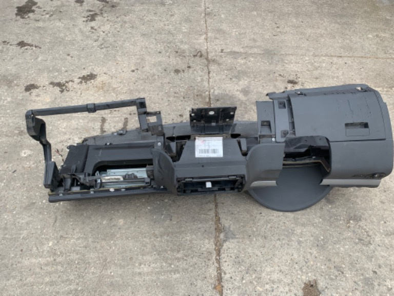 Plansa bord VW Touran an 2004-2010