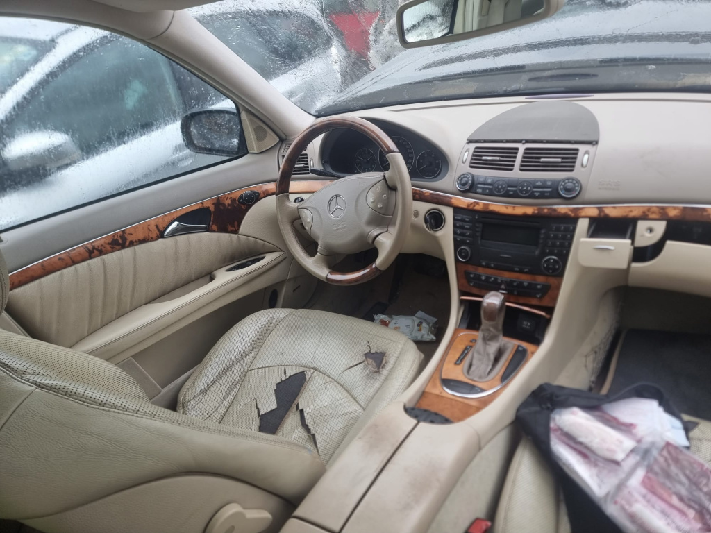 Plansa de bord a2116800687 Mercedes-Benz
