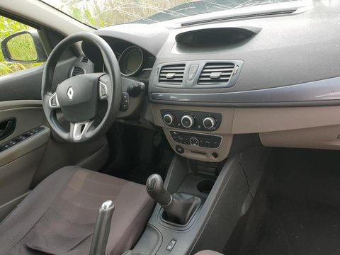 Plansa de bord cu airbag pasager si airbag volan Renault Megane 3 din 2009 / 2014