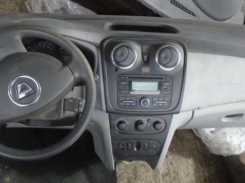 Plansa de bord cu airbag pasager si airbag volan Dacia Logan din 2014