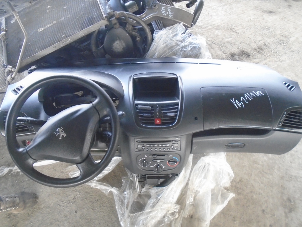 Plansa de bord cu airbag volan si pasager Peugeot 206 plus din 2010