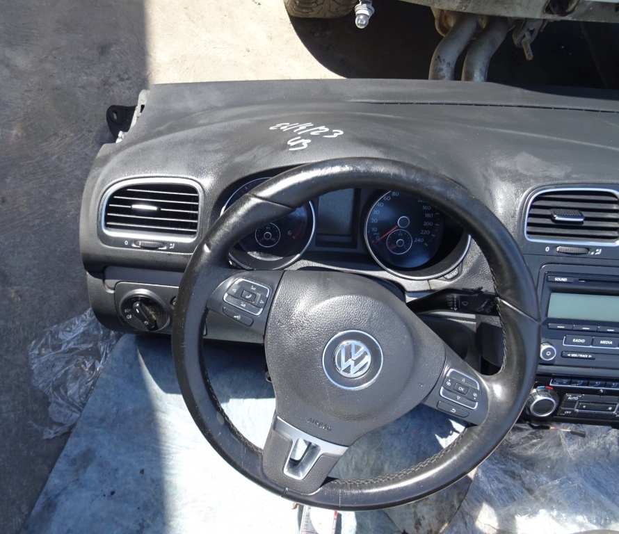 Plansa de bord cu airbag volan si pasage