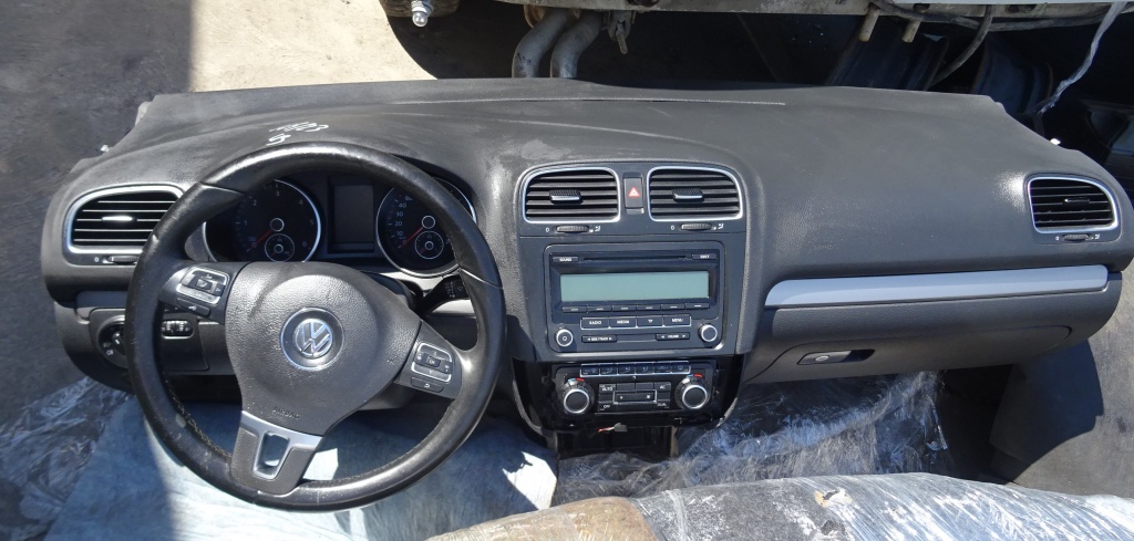 Plansa de bord cu airbag volan si pasager Volkswagen Golf 6