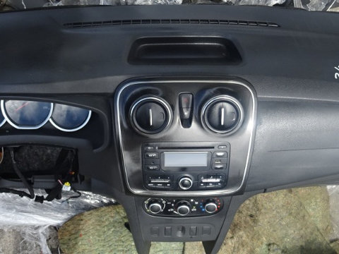 Plansa de bord Dacia Logan din 2013 cu airbag volan si pasager volan pe stanga