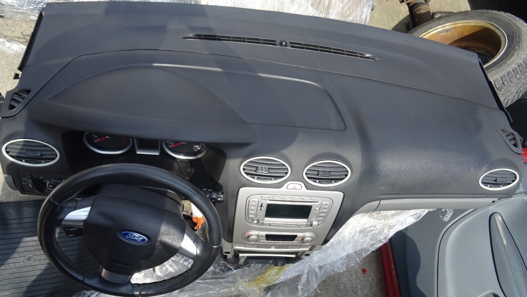 Plansa de bord Ford Focus 2 din 2010 facelift cu airbag volan si pasager volan pe stanga