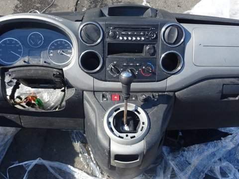Plansa de bord Peugeot Tepee 2011 cu airbag volan si pasager