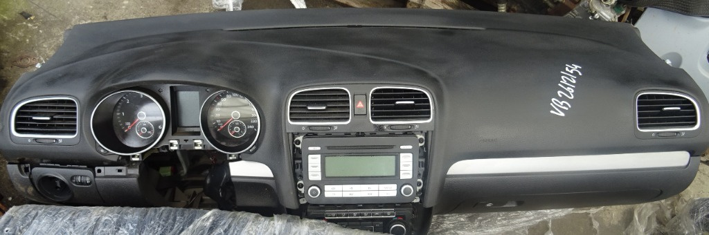 Plansa de bord Volkswagen Golf 6 din 2010 cu airbag volan si pasager