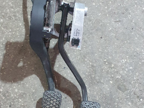 Pod pedalier pedala de ambreiaj cu pompa cilindru ambreiaj si cu pedala frana BMW E90 E91