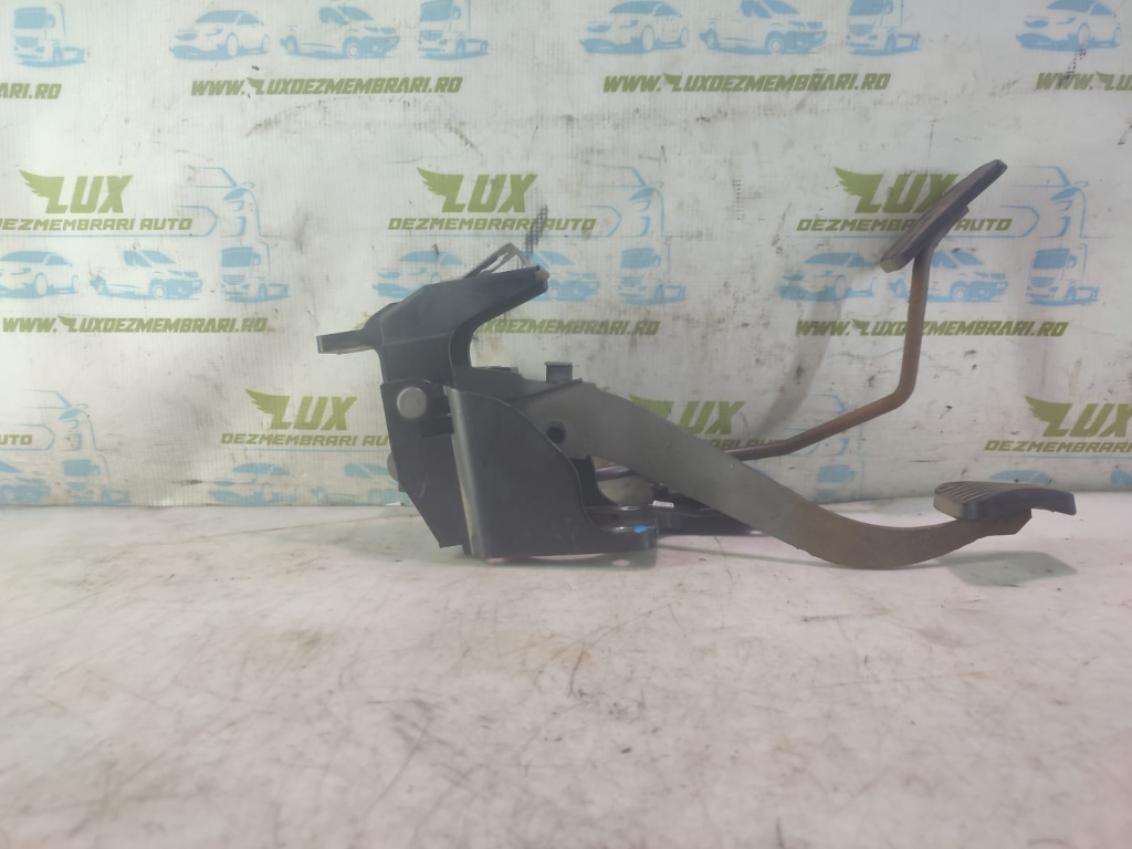 Pod pedalier pedale Chevrolet Lacetti [2