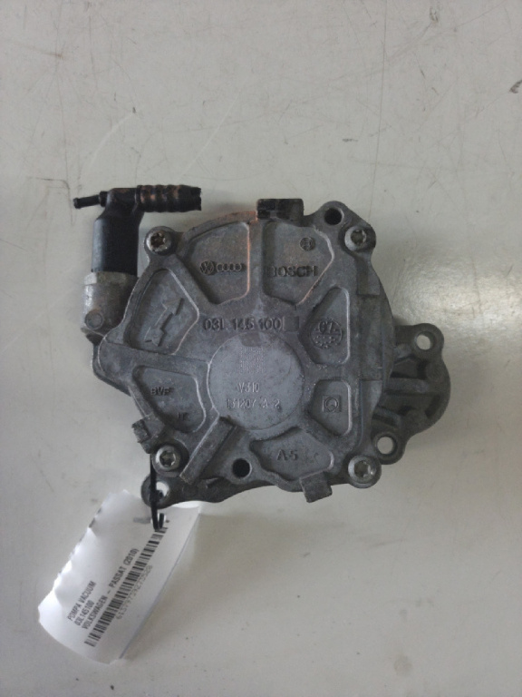 PompĂ de vacuum Volkswagen Golf 6 cod piesa 03L14